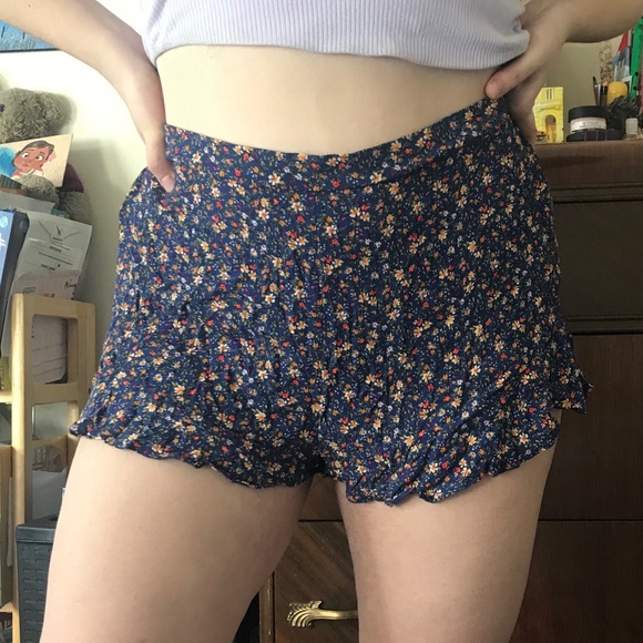Flower Patterned Shorts - Picture 1 of 4